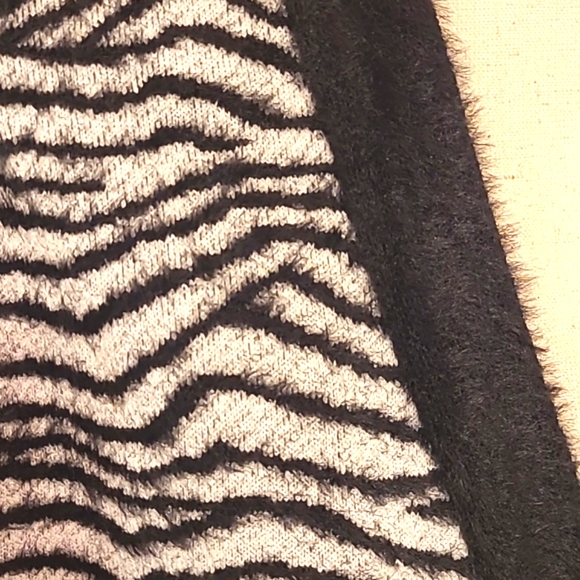 CARHERINE MALANDRINO  zebra print long sweater - Picture 2 of 6